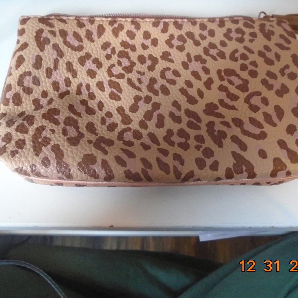 Leopard Print Wristlet - Picture 2 of 3